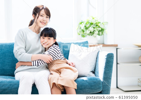 Mother and child 61395050