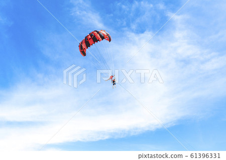 Parasailing 61396331