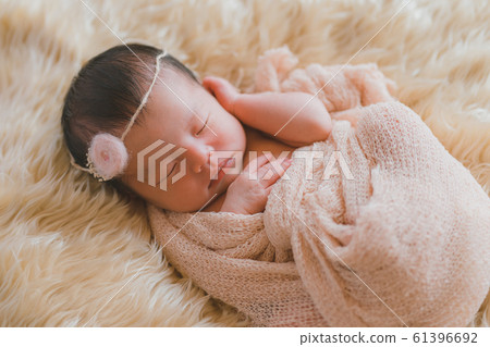 Day 10 10 days after birth 61396692