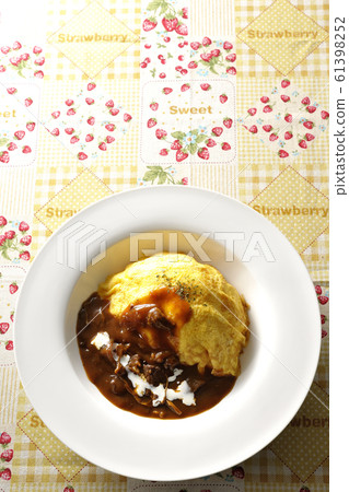 Omelette rice  61398252