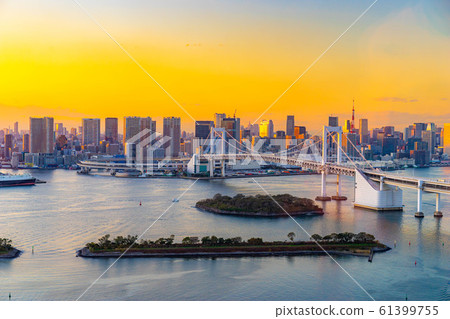 Dusk of a big city seen from Hachitama Rainbow Bridge [Tokyo] 61399755