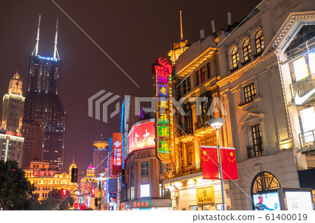 《Shanghai》East Nanjing Road, downtown at night 《Shanghai》East Nanjing Road, downtown at night 61400019