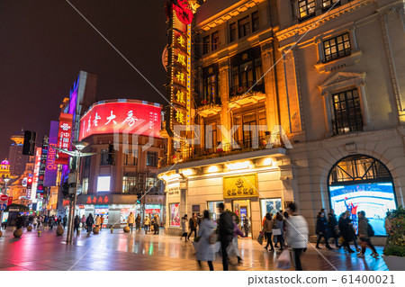 《Shanghai》East Nanjing Road, downtown at night 《Shanghai》East Nanjing Road, downtown at night 61400021