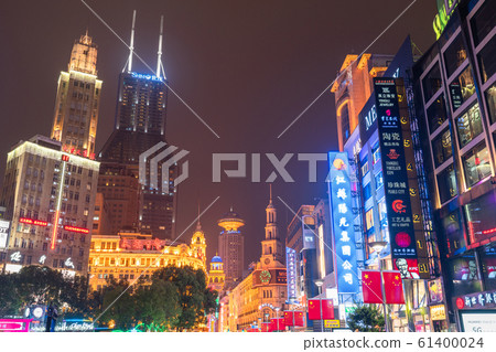 《上海》南京東路，夜間市區 61400024