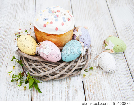 Easter bread and eggs 61400884