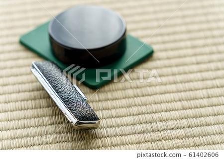 密封和朱紅色 61402606