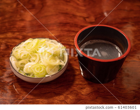 蕎麥湯和蘿蔔汁蔥 蕎麥湯和蘿蔔汁蔥 61403601