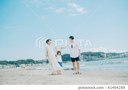 Family enjoying a sea bath 61404289