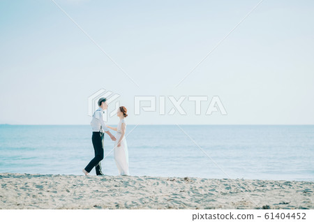 Seaside wedding portrait 61404452