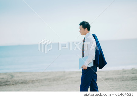 A man working at the sea 61404525