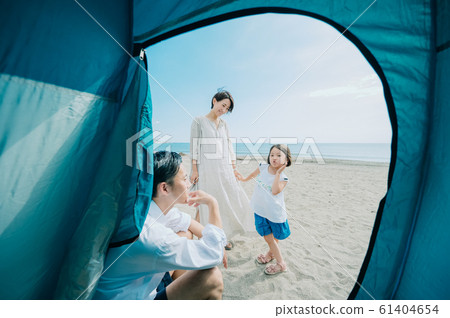 享受海水浴的家庭 享受海水浴的家庭 61404654