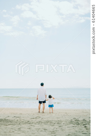 享受海水浴的家庭 享受海水浴的家庭 61404665