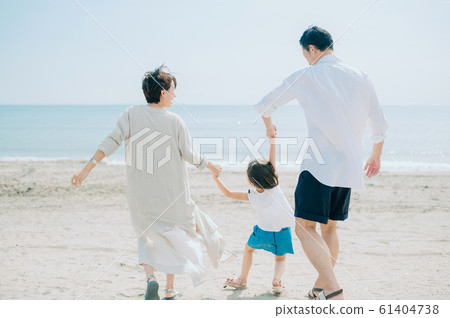 Family enjoying a sea bath 61404738