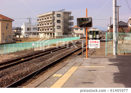 駒川列車進入八公線的淺草站站台 駒川列車進入八公線的淺草站站台 61405977