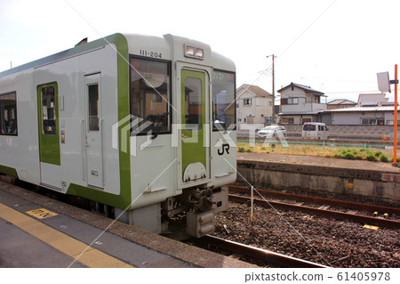 Komagawa line train stopped at the platform of Tanso Station on the Hachiko Line 61405978