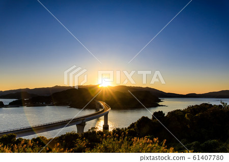 Sunrise on Iojima Ohashi Bridge [Nagasaki City, Nagasaki Prefecture] 61407780