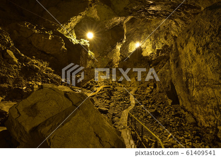 Windhole in Kawachi (Taga-cho, Inukami-gun, Shiga Prefecture) 61409541