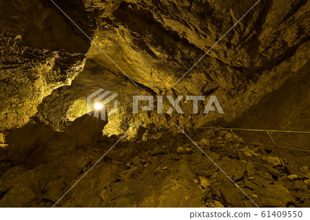 Windhole in Kawachi (Taga-cho, Inukami-gun, Shiga Prefecture) Windhole in Kawachi (Taga-cho, Inukami-gun, Shiga Prefecture) 61409550