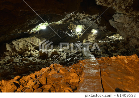 Windhole in Kawachi (Taga-cho, Inukami-gun, Shiga Prefecture) 61409558