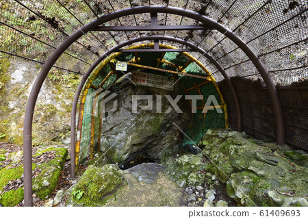 The entrance to the wind tunnel in Kawachi (Taga-cho, Inugami-gun, Shiga Prefecture) The entrance to the wind tunnel in Kawachi (Taga-cho, Inugami-gun, Shiga Prefecture) 61409693