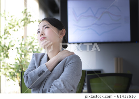 Business woman stiff neck Business woman stiff neck 61412610