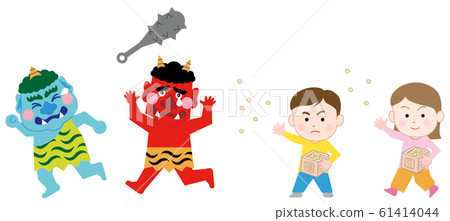 孩子們在Setsubun天白色背景上向惡魔投擲豆類 61414044