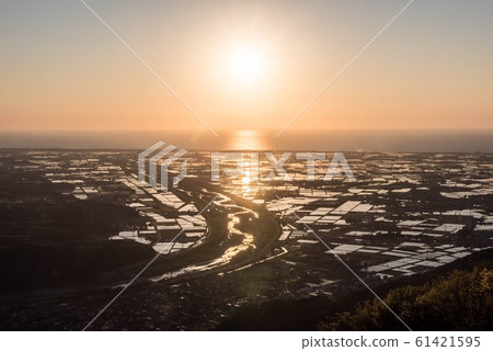 Evening scenery of the Tetori River 61421595
