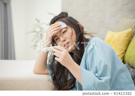 Woman cold fever influenza poor health thermometer 61422382