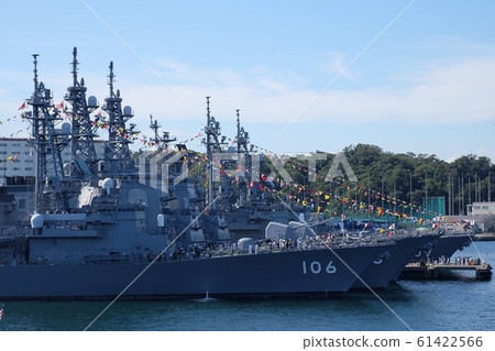 護衛艦停泊在橫須賀空軍基地，準備觀光 61422566