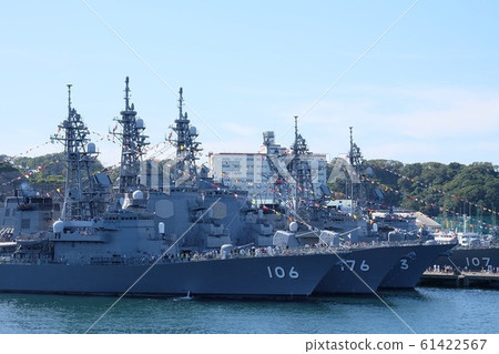 護衛艦停泊在橫須賀空軍基地，準備觀光 61422567