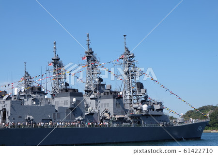 An escort ship anchored at Yokosuka Air Base in preparation for the sightseeing ceremony 61422710