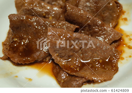 Sliced beef grilled with garlic soy sauce Sliced beef grilled with garlic soy sauce 61424809