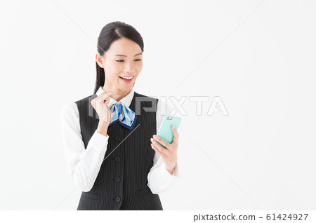 智能手機（白色背景）的女人 61424927