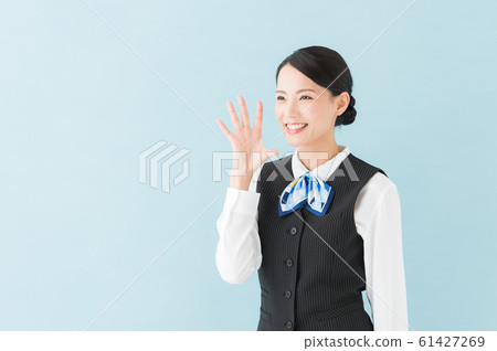 制服的職業婦女(藍色背景) 制服的職業婦女(藍色背景) 61427269