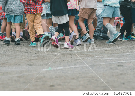 A lot of children 61427701