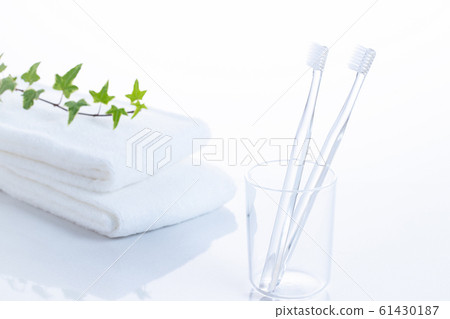 臉盆牙刷和毛巾 臉盆牙刷和毛巾 61430187