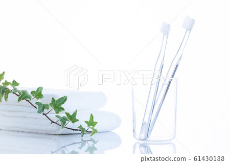 Washbasin toothbrush and towel Washbasin toothbrush and towel 61430188