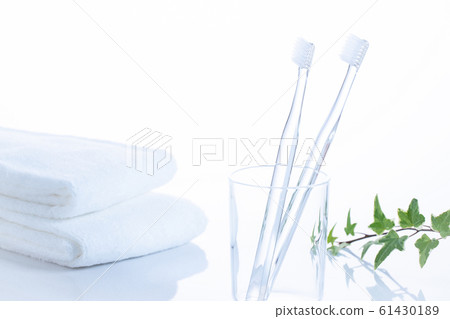 Washbasin toothbrush and towel Washbasin toothbrush and towel 61430189