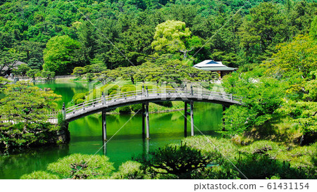 Engetsu Bridge over the south lake from Hiraiho in Ritsurin Park 61431154