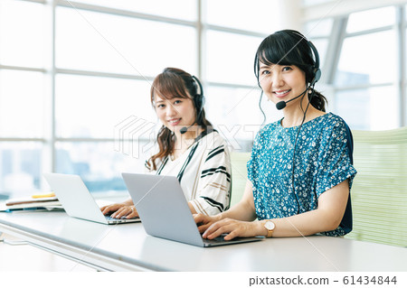 呼叫中心Terreope櫃檯女人 呼叫中心Terreope櫃檯女人 61434844