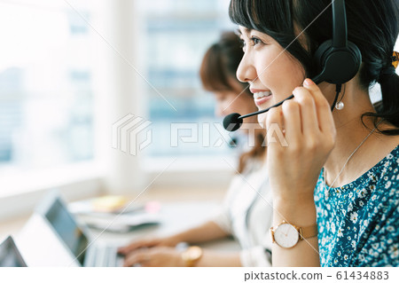 呼叫中心Terreope櫃檯女人 呼叫中心Terreope櫃檯女人 61434883