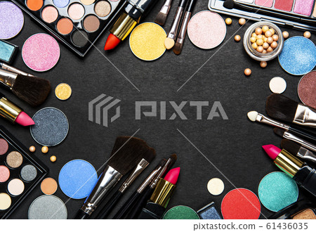 Set of decorative cosmetics 61436035