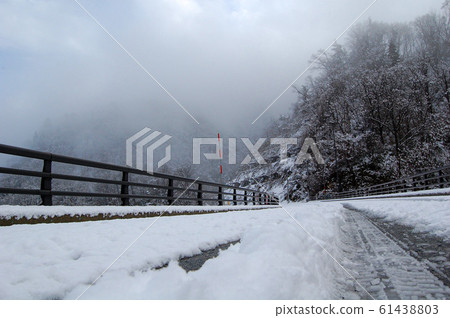 Winter road 61438803