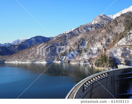 2018年11月下旬剩余小雪的黑部大壩 61439113