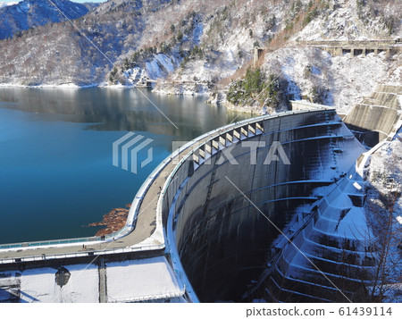 2018年11月下旬剩余小雪的黑部大壩 2018年11月下旬剩余小雪的黑部大壩 61439114