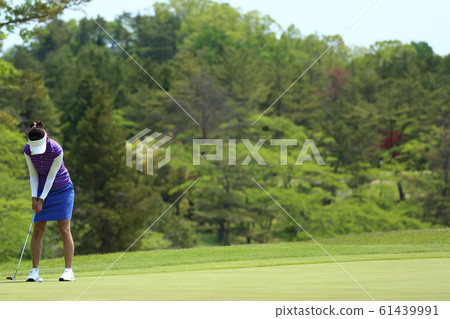 擊中拍拍圖像的女人 擊中拍拍圖像的女人 61439991