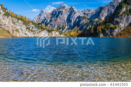 Sunny autumn alpine Tappenkarsee lake and rocky Sunny autumn alpine Tappenkarsee lake and rocky 61441503