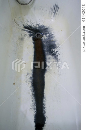 Very old rusty shabby bath close-up. A bath with peeling white 61442048