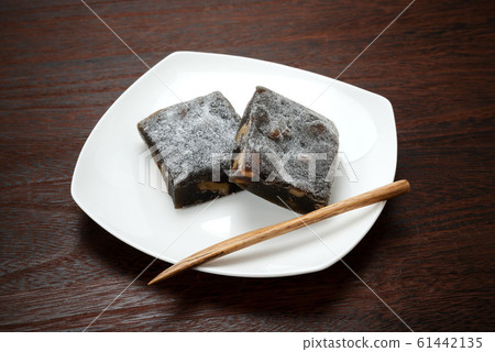 Kurumi mochi 61442135