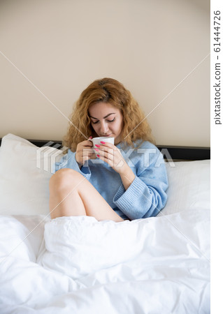 Woman in bed 61444726